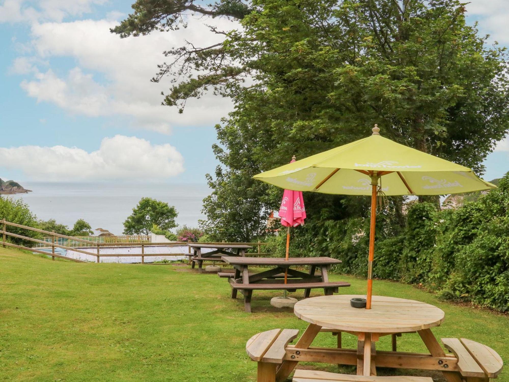 Villa Ochenta Combe Martin Exterior foto